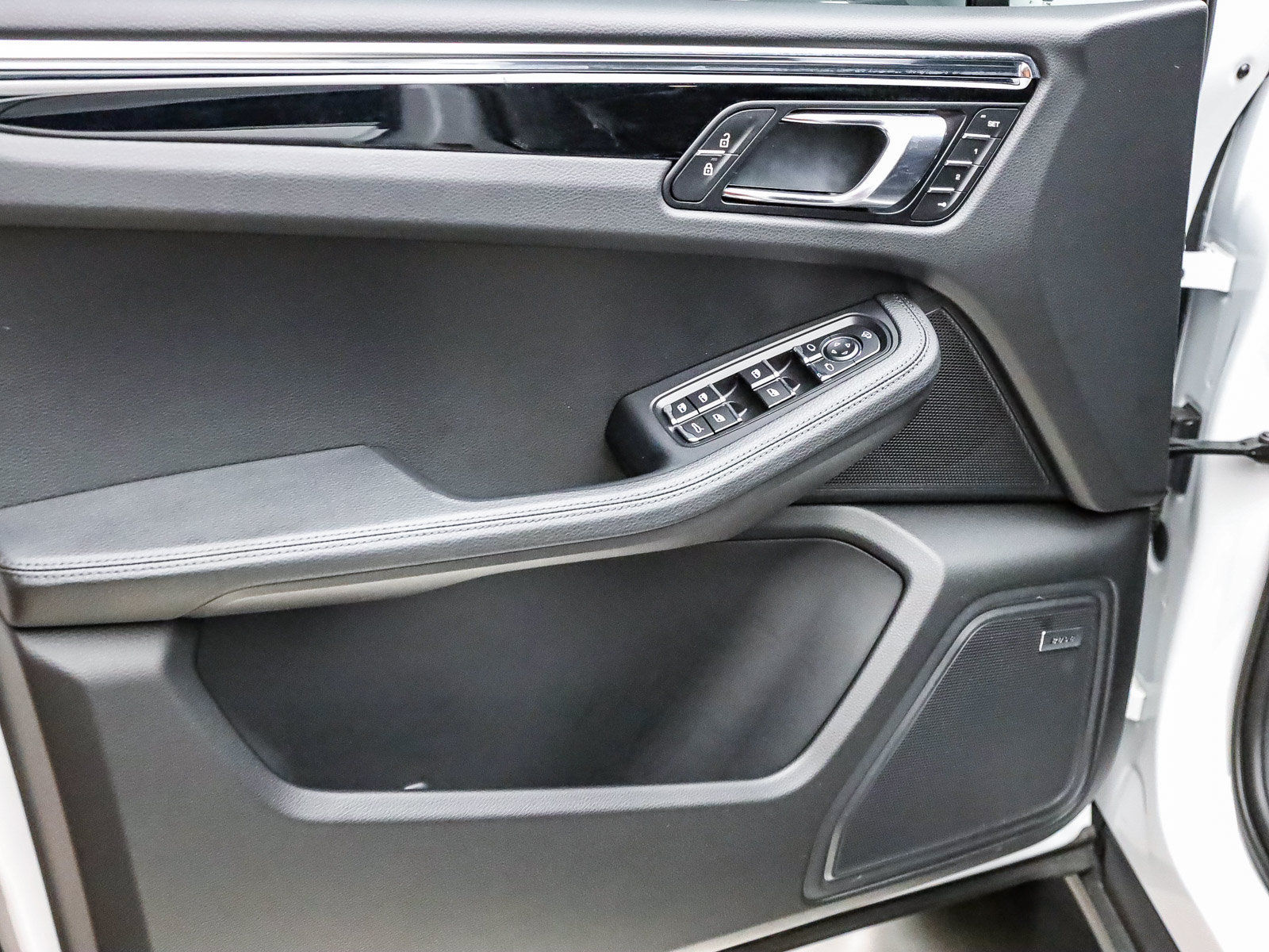 Certified 2026 Porsche Macan AWD/4WD image 21