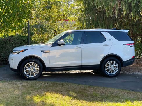 Used 2020 Land Rover Discovery SE image 4