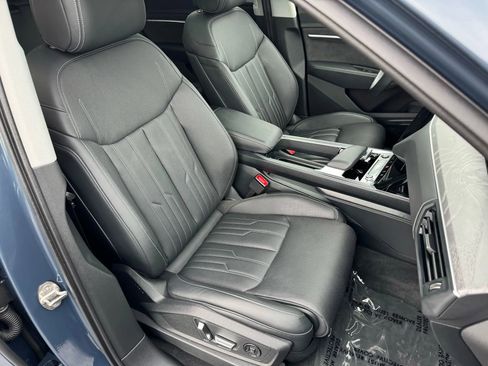 Used 2021 Audi e-tron Prestige w/ Prestige Package image 26
