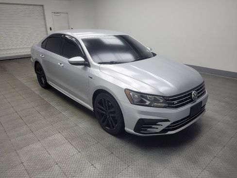 Used 2018 Volkswagen Passat 2.0T R-Line FWD image 11