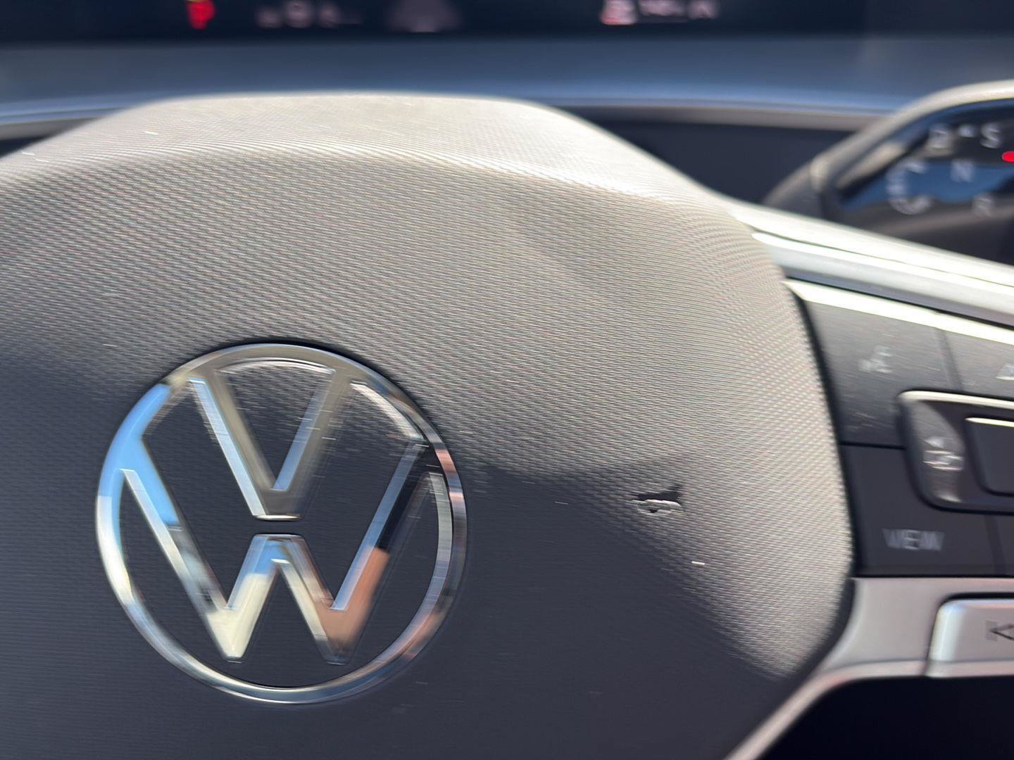 Used 2025 Volkswagen Tiguan SE w/ Panoramic Sunroof Package AWD/4WD image 20