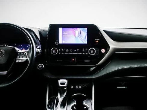 Certified 2023 Toyota Highlander LE image 13