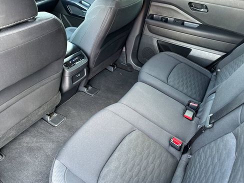 Used 2024 Nissan Pathfinder SV AWD/4WD image 12