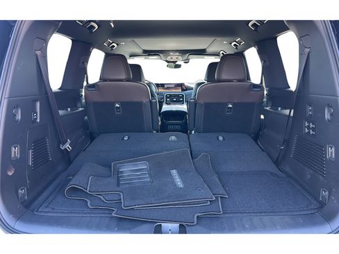 Used 2025 Nissan Armada Platinum Reserve AWD/4WD image 10