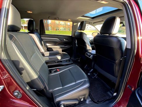 Used 2019 Toyota Highlander Limited image 18