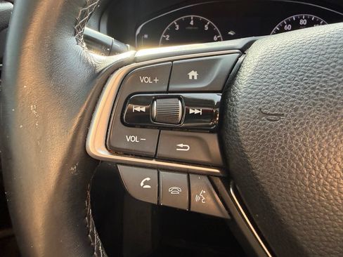 Used 2018 Honda Accord Touring image 12