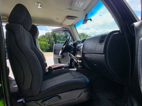 Used 2006 HUMMER H3 w/ Chrome Appearance Package AWD/4WD image 28