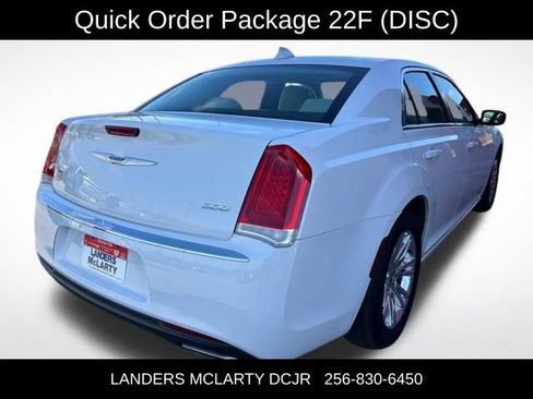 Used 2019 Chrysler 300 Touring L w/ Quick Order Package 22F image 7