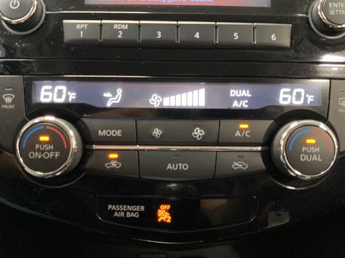 Used 2017 Nissan Rogue SV FWD image 16