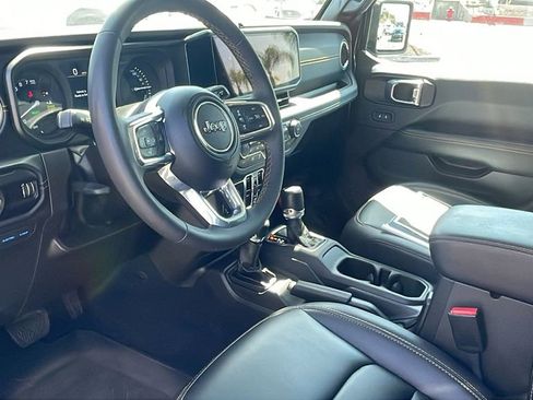 Used 2024 Jeep Wrangler Unlimited Sahara w/ Technology Group AWD/4WD image 11