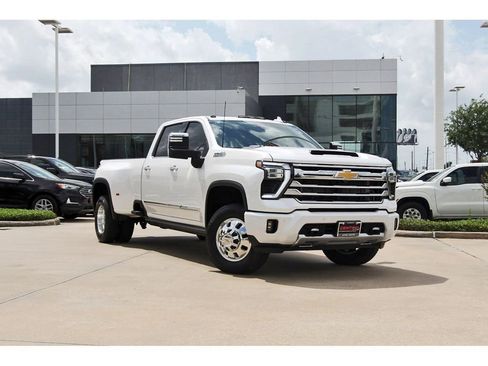 Used 2025 Chevrolet Silverado 3500 High Country w/ High Country Premium Package image 1