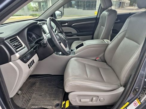 Used 2018 Toyota Highlander Limited Platinum AWD/4WD image 16
