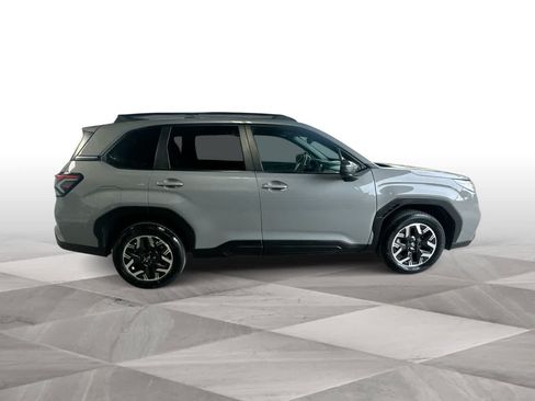 Used 2025 Subaru Forester Premium AWD/4WD image 9