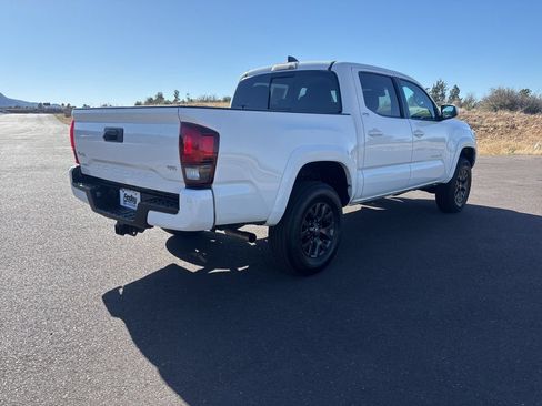 Used 2022 Toyota Tacoma SR5 w/ Technology Package AWD/4WD image 5
