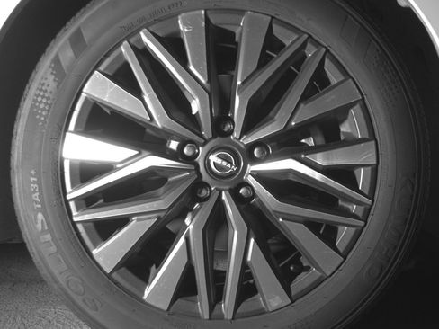 Used 2025 Nissan Altima 2.5 SV FWD image 13