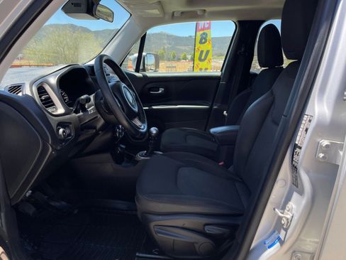 Used 2016 Jeep Renegade 75th Anniversary FWD image 14