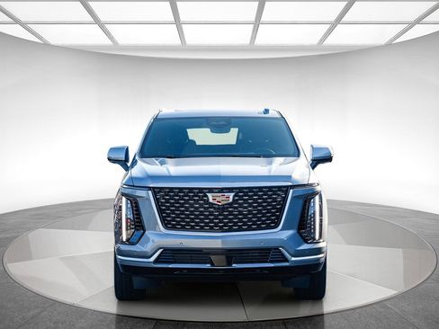 Used 2025 Cadillac Escalade ESV Premium Luxury w/ LPO, Floor Liner Package AWD/4WD image 6