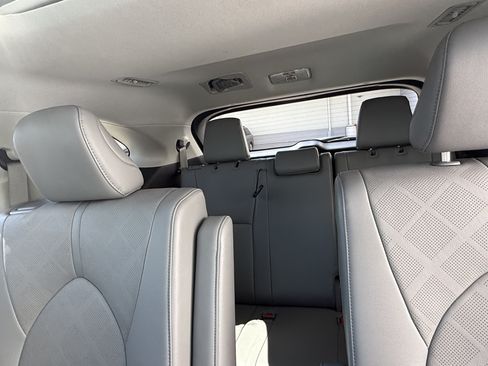 Used 2023 Toyota Highlander Platinum AWD/4WD image 21