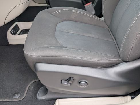 Used 2024 Chrysler Voyager LX FWD image 11