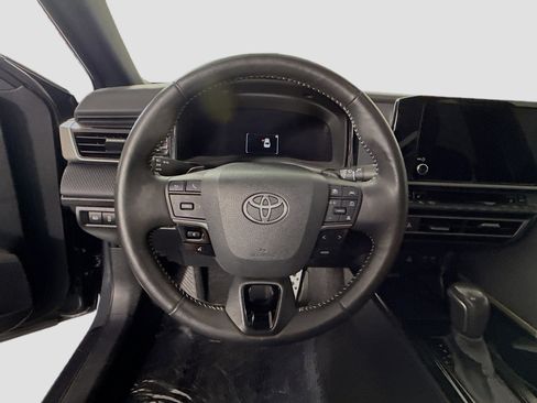 Used 2025 Toyota Camry SE w/ Convenience Package FWD image 13