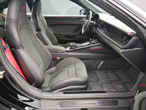 Certified 2026 Porsche 911 Carrera GTS image 30