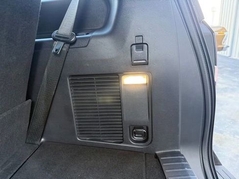 Used 2022 Ford Expedition XLT image 12