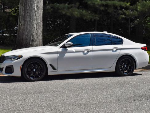 Used 2022 BMW 530i xDrive w/ M Sport Package AWD/4WD image 3