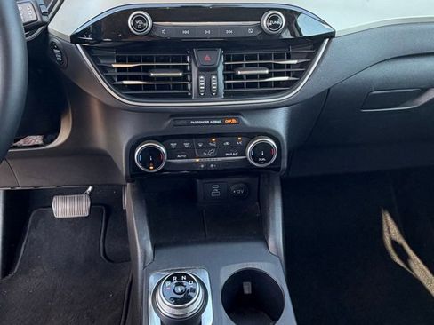 Used 2022 Ford Escape SE w/ SE Sport Appearance Package image 11