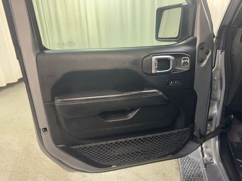 Used 2018 Jeep Wrangler Unlimited Sahara image 12