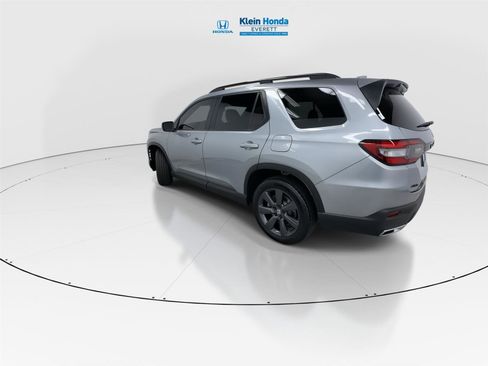 Certified 2025 Honda Pilot Sport image 8
