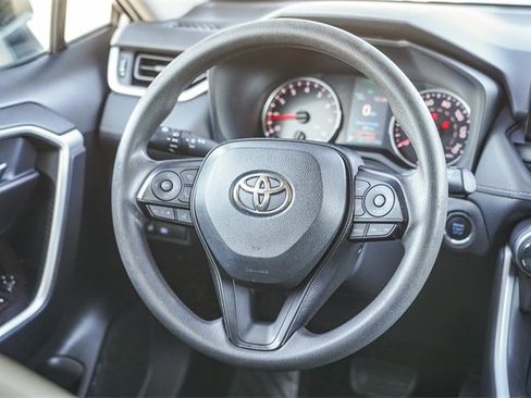 Used 2021 Toyota RAV4 XLE image 17