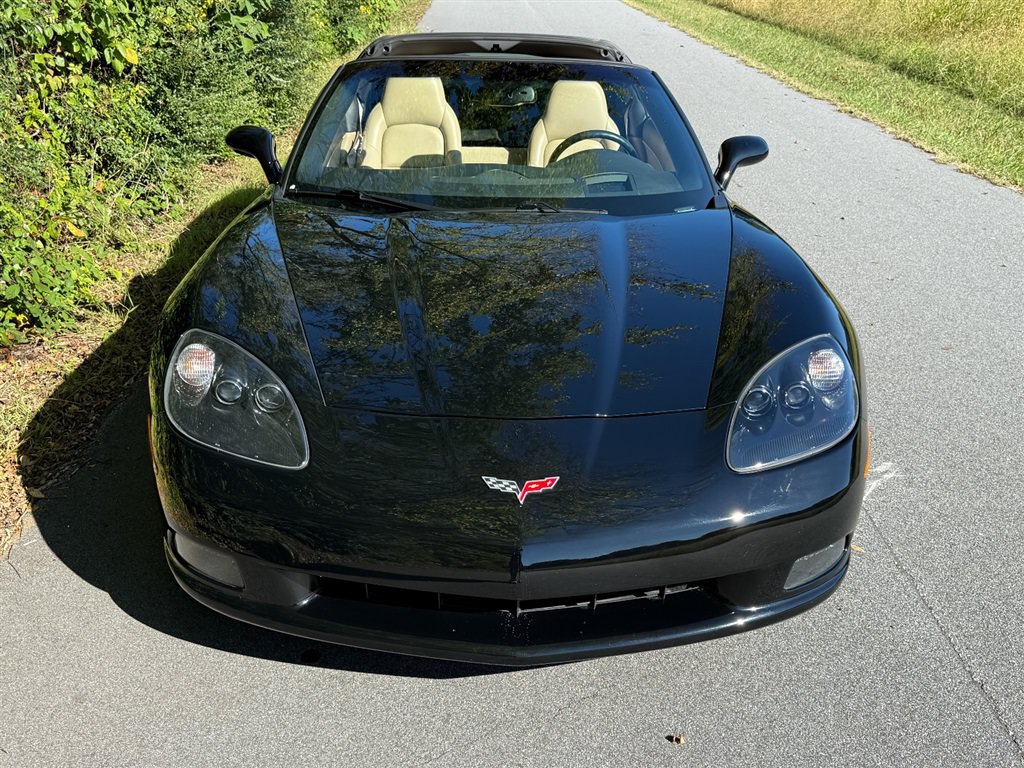Used 2007 Chevrolet Corvette Coupe w/ Preferred Equipment Group RWD image 13