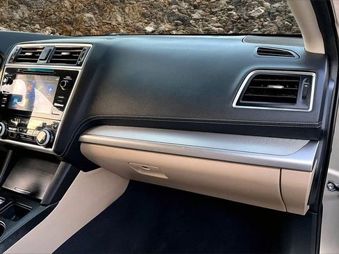 Used 2018 Subaru Outback 2.5i Premium image 13