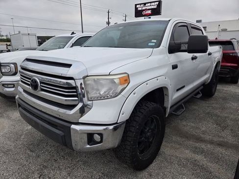 Used 2017 Toyota Tundra SR5 w/ SR5 Upgrade Package RWD image 3