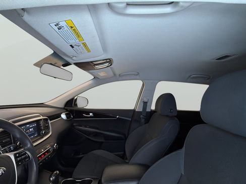 Used 2019 Kia Sorento FWD V6 image 30