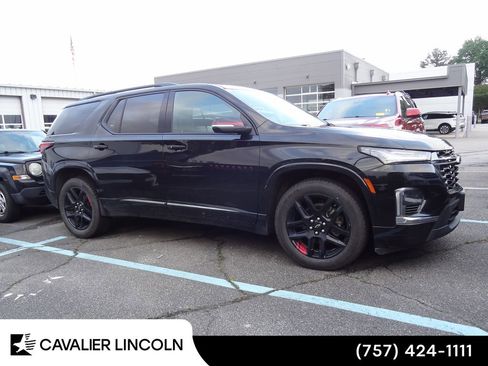 Used 2023 Chevrolet Traverse Premier w/ Redline Edition AWD/4WD image 2