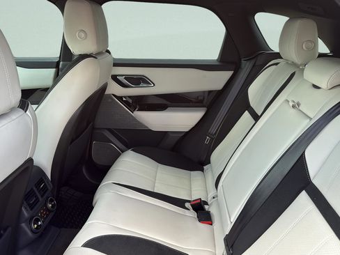 Used 2019 Land Rover Range Rover Velar R-Dynamic SE image 15