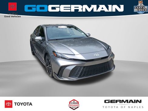 Used 2025 Toyota Camry SE FWD image 4