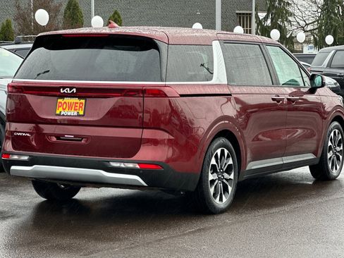 Used 2024 Kia Carnival EX image 4