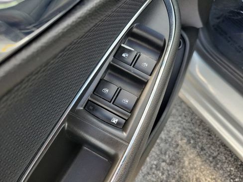 Used 2019 Chevrolet Cruze LT FWD image 23