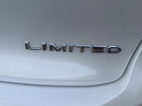 Used 2023 Toyota Crown Limited image 6