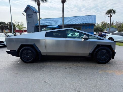 Used 2025 Tesla Cybertruck AWD Crew Cab image 4