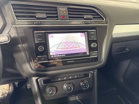 Used 2018 Volkswagen Tiguan S image 18