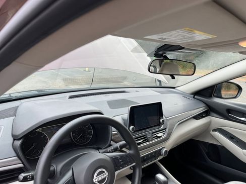 Used 2025 Nissan Altima 2.5 SV image 32