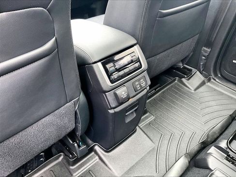 Used 2024 Subaru Ascent Touring AWD/4WD image 30