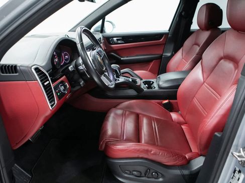 Certified 2022 Porsche Cayenne S image 25