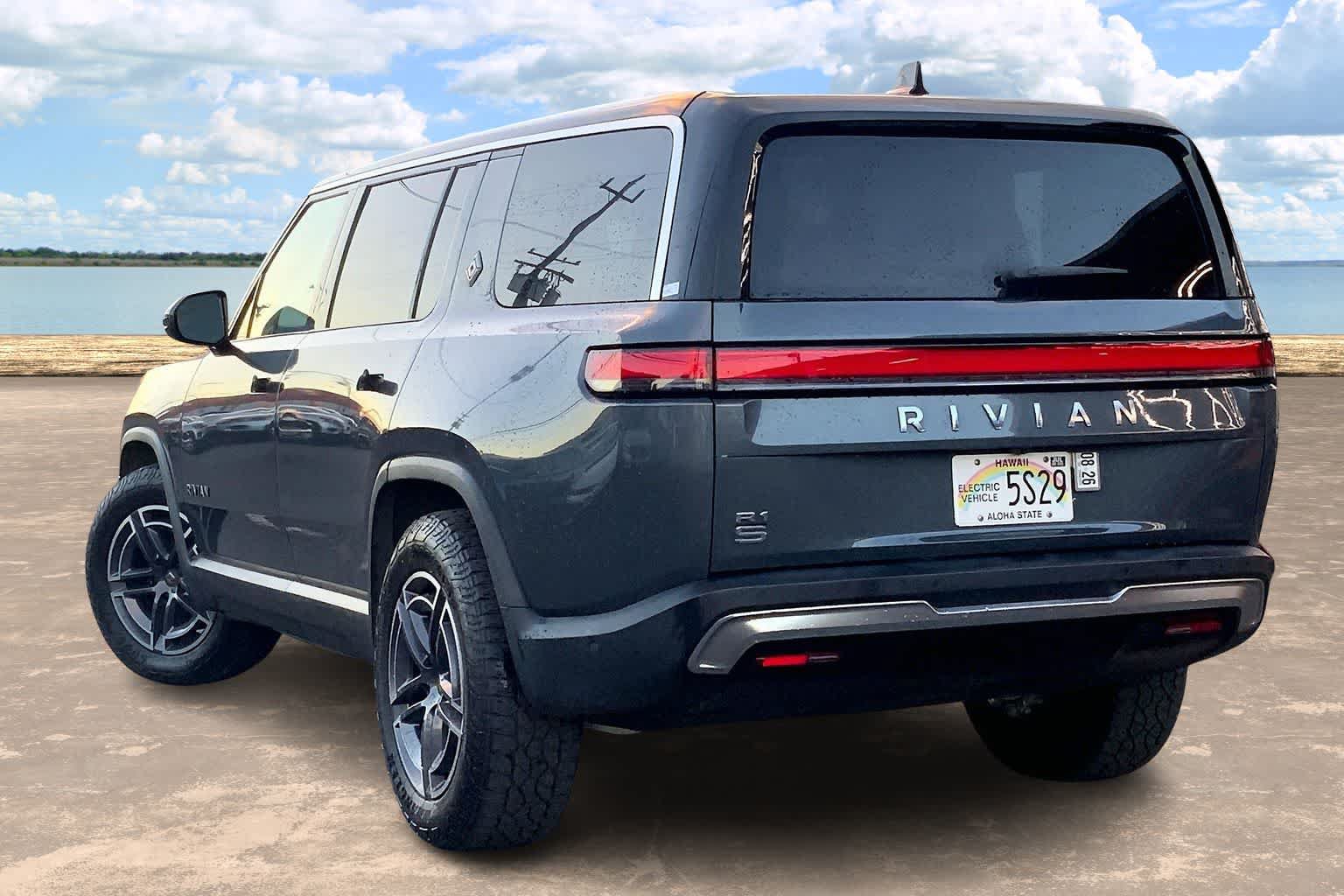 Used 2025 Rivian R1S Adventure Dual AWD/4WD image 4