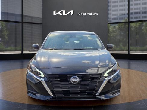 Used 2025 Nissan Altima 2.5 SV image 2