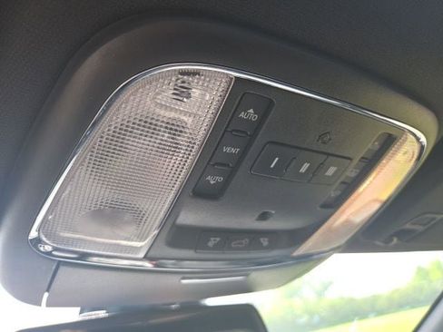 Used 2015 Jeep Grand Cherokee Overland w/ Advanced Technology Group AWD/4WD image 17