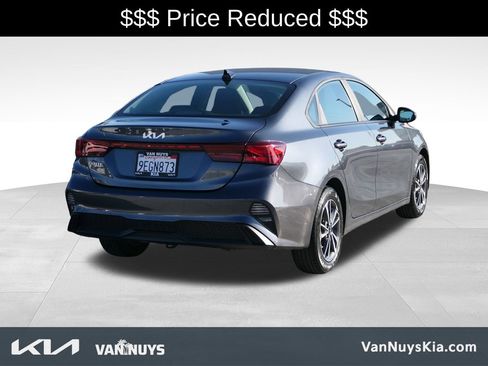 Used 2023 Kia Forte LXS image 3